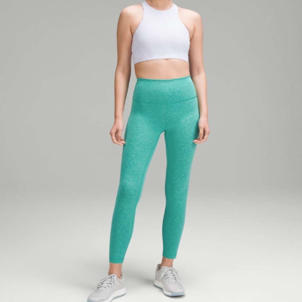 Lululemon Wunder Train High-Rise Tight 25"
Blaze Maldives Green Size 6